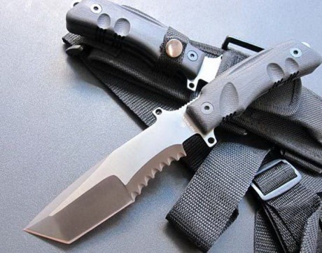 Muchas son las opiniones de que si el cuchillo perfecto de supervivencia tiene que tener sierra o no.
También 110