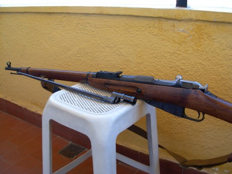 El Mosin-Nagant ..
es un rifle militar accionado por cerrojo, con cargador de cinco proyectiles, que 50
