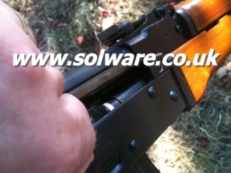 hechando un vistazo por la web en busca de informacion del ak 47 de co2 cybergun calibre 4,5 bb, me tope 20