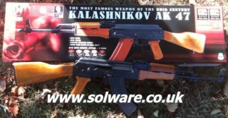 hechando un vistazo por la web en busca de informacion del ak 47 de co2 cybergun calibre 4,5 bb, me tope 30