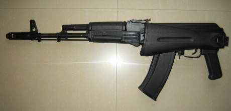    REBAJADA A 250€ + Gastos   

Vendo carabina Izmash Yunker-3. Es un auténtico AK-74 manufacturado en 02