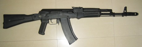    REBAJADA A 250€ + Gastos   

Vendo carabina Izmash Yunker-3. Es un auténtico AK-74 manufacturado en 00