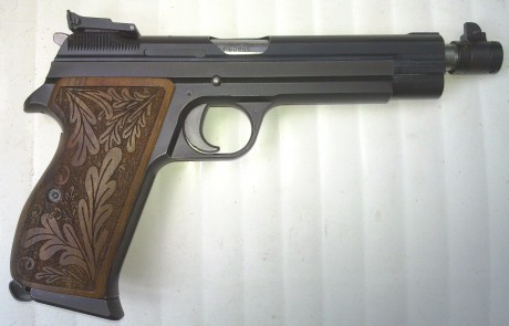 Sin lugar a dudas la pistola 9mm mas precisa de todos los tiempos es la SIG P210. Es imbatible en precisión 110