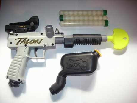 Hola!!!
Pistola-marcadora de paintball marca Brass Eagle modelo Talon 1400, calibre .68

. Funcionamiento 01
