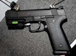 Por los mentideros de USA se comenta que el uso de la Beretta M-9 ha tenido sus ultimos dias.
Alguien 130