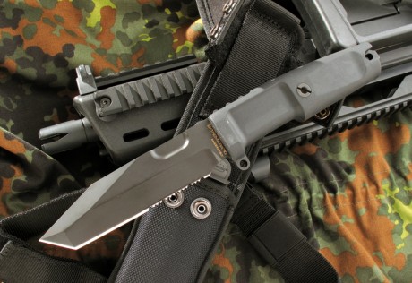 Muy buenas.

Tengo la oportunidad, gracias a un amigo, de diseñar lo que podría ser el cuchillo ideal 150