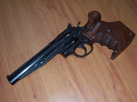 Hola,he abierto este hilo para que todos aquellos que tengais armas Españolas,podais lucirlas aqui con 51