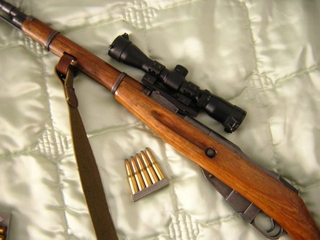 El Mosin-Nagant ..
es un rifle militar accionado por cerrojo, con cargador de cinco proyectiles, que 111