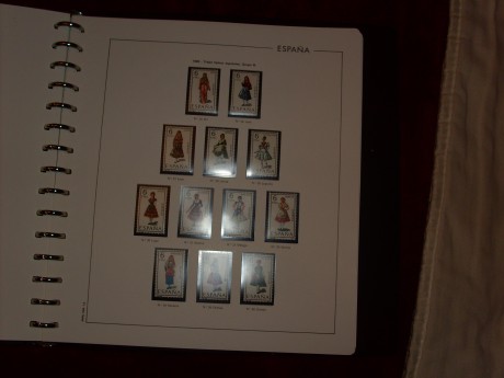 Hola a tod@s.
Tengo varios tomos de coleccion de sellos,no entiendo mucho ya que llegó a mi poder por 121