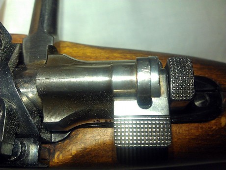 acabo de comprar un rifle tipo mauser y observo que en el cerrojo, cerca del seguro, hay tres fisuras 00