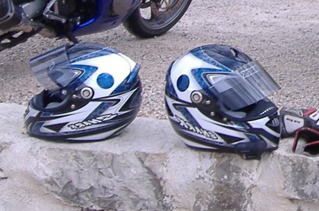 Vendo o cambio dos cascos Shark RSR2 Fujiwara.

Los cascos los compramos en junio del 2009. Mi mujer se 10