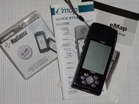 Vendo GPS Garmin eMap, con catografia topo España (basada en los mapas del ejercito), en su caja original 01