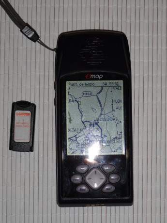 Vendo GPS Garmin eMap, con catografia topo España (basada en los mapas del ejercito), en su caja original 00