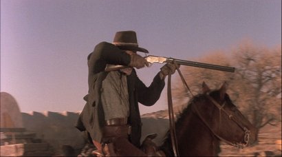 Compañeros,

En vista de las ganas de algunos (Elcafe, Wilcow, Vrakk, etc) por adivinar armas de películas 70