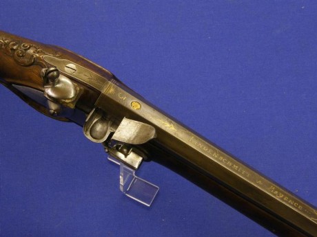Voy a colocar unas fotos de un arma larga alemana de llave de mecha del siglo XVI. 102