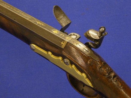 Voy a colocar unas fotos de un arma larga alemana de llave de mecha del siglo XVI. 101
