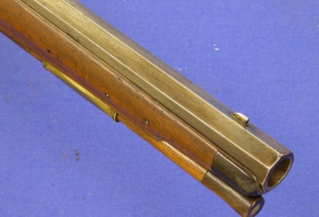 Voy a colocar unas fotos de un arma larga alemana de llave de mecha del siglo XVI. 112