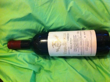  Vendo botella de Vega Sicilia Único del año 1962, Conservado siempre en armario climatizado.
Precio a 01