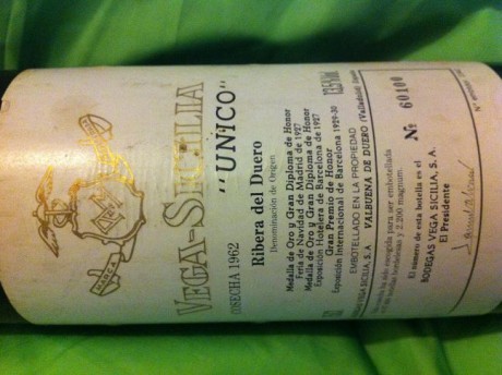  Vendo botella de Vega Sicilia Único del año 1962, Conservado siempre en armario climatizado.
Precio a 00