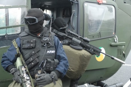 (Sniper aerial platform) es el termino en ingles para designar a un francotirador apostado en una plataforma 85