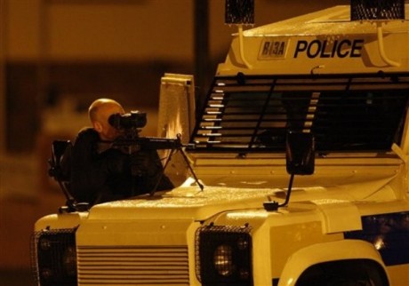 Agujeros de ratas, snipers holes, troneras o como le quieran llamar. Francotirador urbano el reto insuperable.

Un 90
