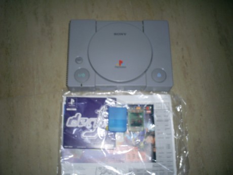 Estimados compañeros, no soy muy asiduo a jugar con los video juegos, así que pongo a la venta una Playstation 01