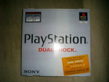 Estimados compañeros, no soy muy asiduo a jugar con los video juegos, así que pongo a la venta una Playstation 00