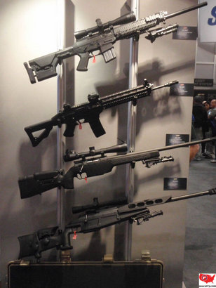 Hola a todos

Alguien me puede informar sobre este rifle?
Esta a nivel de lor Sako TRG, Acuracy etc?
Alguien 90