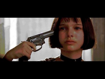 Compañeros,

En vista de las ganas de algunos (Elcafe, Wilcow, Vrakk, etc) por adivinar armas de películas 90
