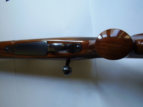 Hola a todos:
Vendo este rifle Sako modelo L61R Finnbear Magnum Made in Finland cal. 7mm Rem Mag, modelo 11