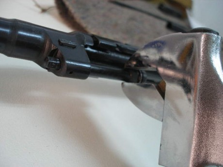 Hola.

Buscando un Dragunov SVD auténtico ruso, me he tropezado con un Tokarev SVT 40, por menos de 400 11
