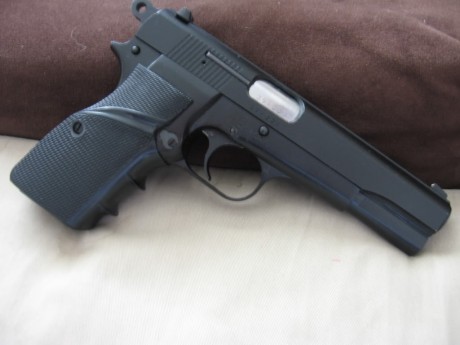Buen día! tengo una pistola 9mm Hi-Power modelo 90/m(ver imagen)
Tengo un problema que se los comento 00