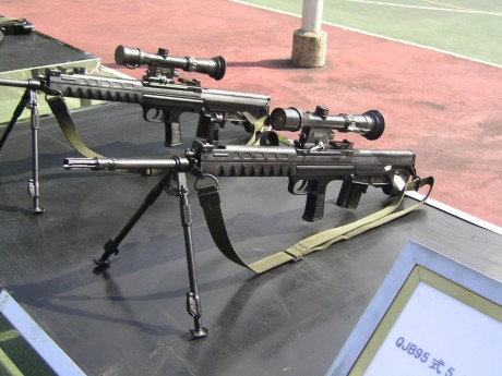 siguen con su desarrollo. El nuevo responde al nombre de QBZ-95G.

Parece que han mejorado al precisión, 70