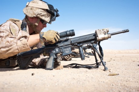 El US Army busca relevo para la carabina M-4
 
  http://www.liveleak.com/view?i=edc_1259608813 20