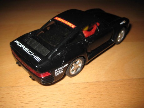 Vendo Porsche 959 para Scalextric SCX con traccion a las 4 ruedas y luces.
Solo usado para probarlo, está 01