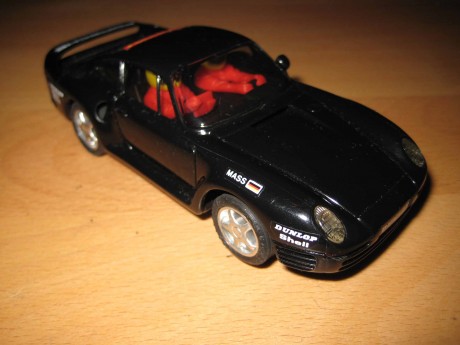 Vendo Porsche 959 para Scalextric SCX con traccion a las 4 ruedas y luces.
Solo usado para probarlo, está 00