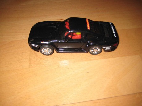 Vendo Porsche 959 para Scalextric SCX con traccion a las 4 ruedas y luces.
Solo usado para probarlo, está 12