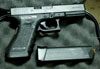 Hola, tengo una duda, el otro día navegando por internet me encontré con la GLOCK 17 DX que el cañón es 131