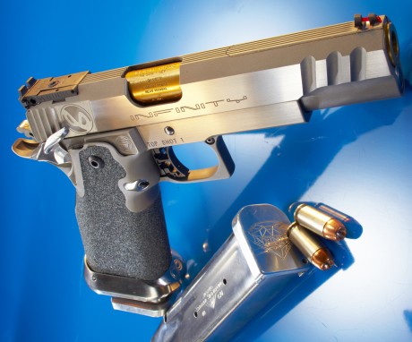 Sin lugar a dudas la pistola 9mm mas precisa de todos los tiempos es la SIG P210. Es imbatible en precisión 20