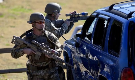 Agujeros de ratas, snipers holes, troneras o como le quieran llamar. Francotirador urbano el reto insuperable.

Un 120