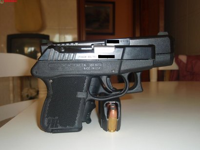 Saludos a todos, os quiero pedir me digais vuestras opiniones sobre la pistola citada, la quiero como 61