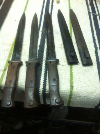 Tengo unas cosillas a la venta, me gustaria vender el lote aunque puede que sea un poco bestia.

Daga 60