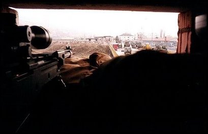 Agujeros de ratas, snipers holes, troneras o como le quieran llamar. Francotirador urbano el reto insuperable.

Un 01