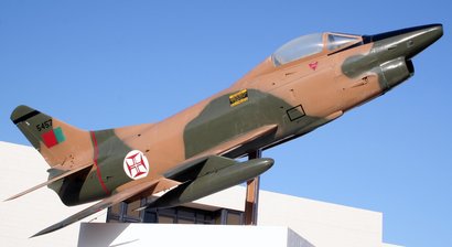 Mi avión de combate favorito es el F-22 RAPTOR; aunque tampoco me disguta nada el F-18 HORNET. Si les 100