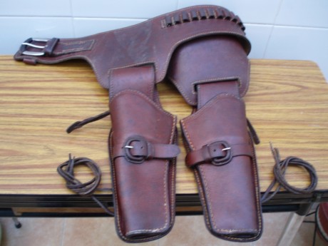 Cinturon  vaquero,  pistolero  Americano para 2 revolveres ejemplar poco usual, no es facil de encontrase, 00