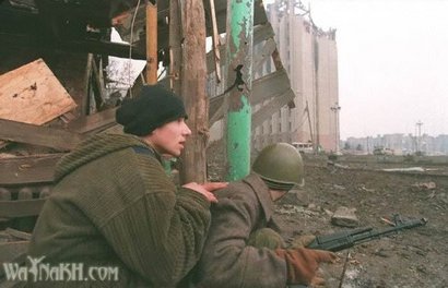 Agujeros de ratas, snipers holes, troneras o como le quieran llamar. Francotirador urbano el reto insuperable.

Un 50