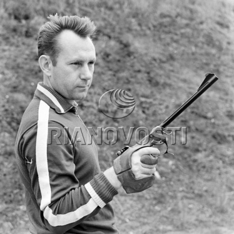 ALEKSANDR MELENTIEV 
Moscú 20 de Julio de 1.980. XXII Juegos Olímpicos de Verano.
Campeón olímpico y récord 10