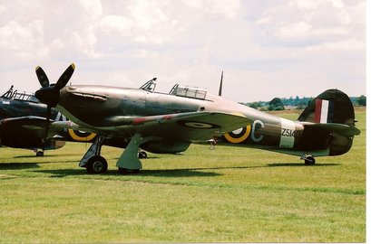 Como sois agua bendita, os envío otra foto de mi montón para que me digais qué avión es este.
(Esta vez 90