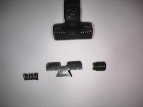 hola a todo el mundo

necesito saber si alguien conoce donde puedo conseguir una alza del revolver astra 51
