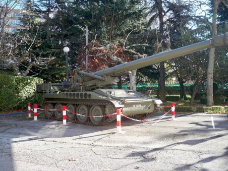 Hola, abro éste hilo para que podamos mostrar los diferentes museos militares que visitamos en España, 142